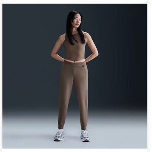 NWT Nike Brown Jogger 24/7 Soft with Pockets (w1)